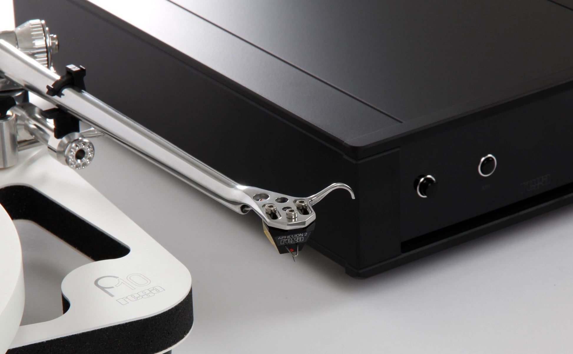 Rega Planar 10 Turntable