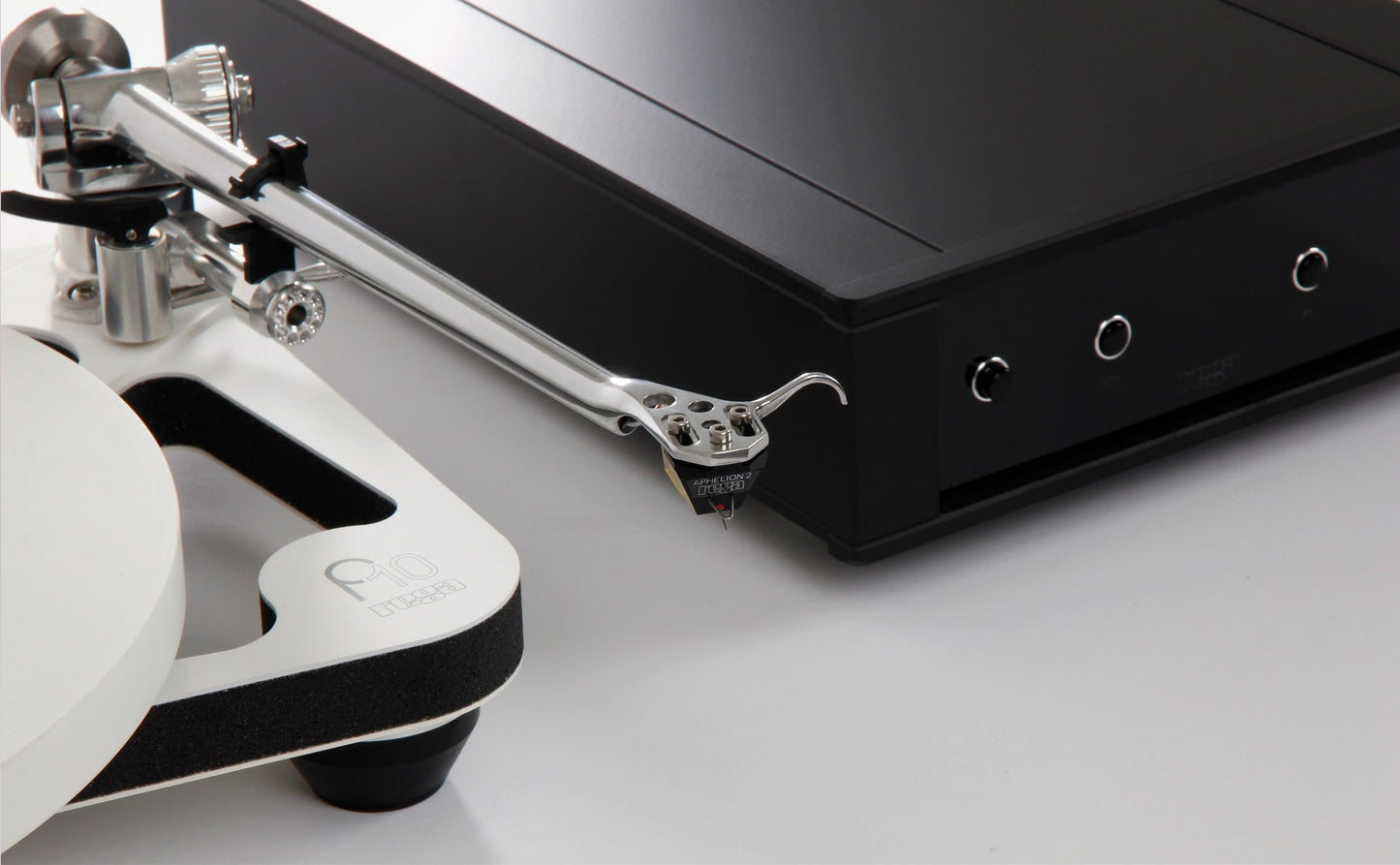 Rega Planar 10 Turntable