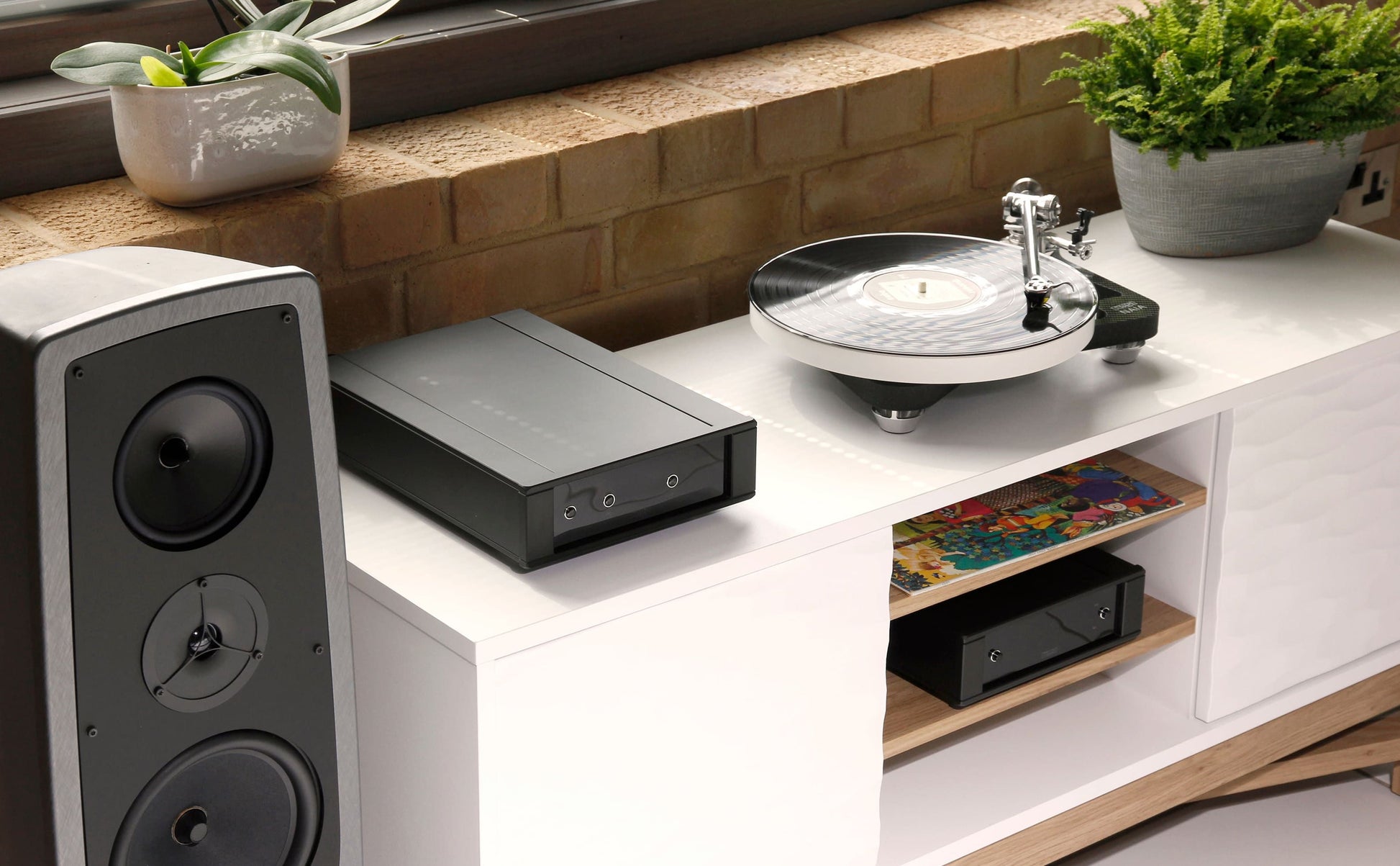 Rega Naia Turntable