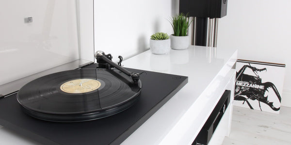 Rega Planar 6 Turntable