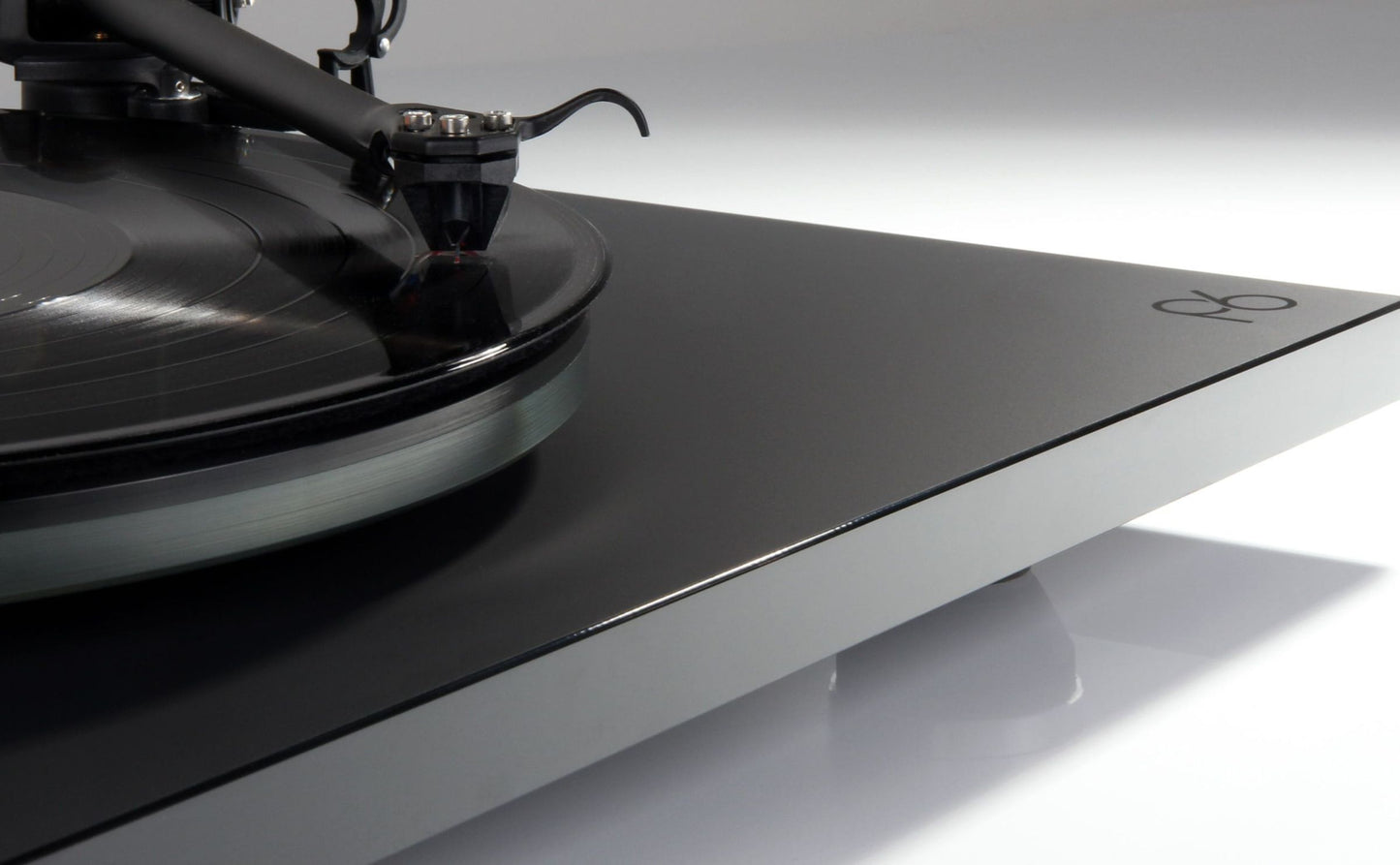 Rega Planar 6 Turntable