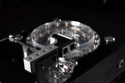 Wilson-Benesch Prime Meridian Turntable System